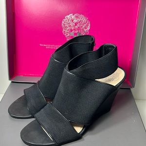 Vince Camuto Shoes Women’s 7 Black Elastic Ankle Wedges